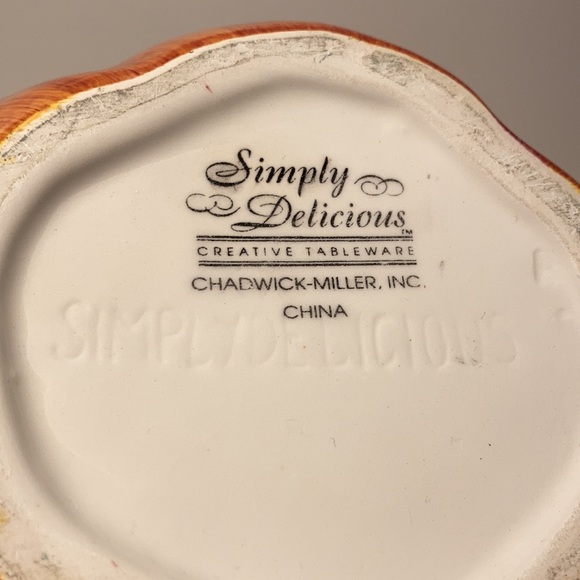 Ceramic apple pitcher hand painted - Picture 6 of 16